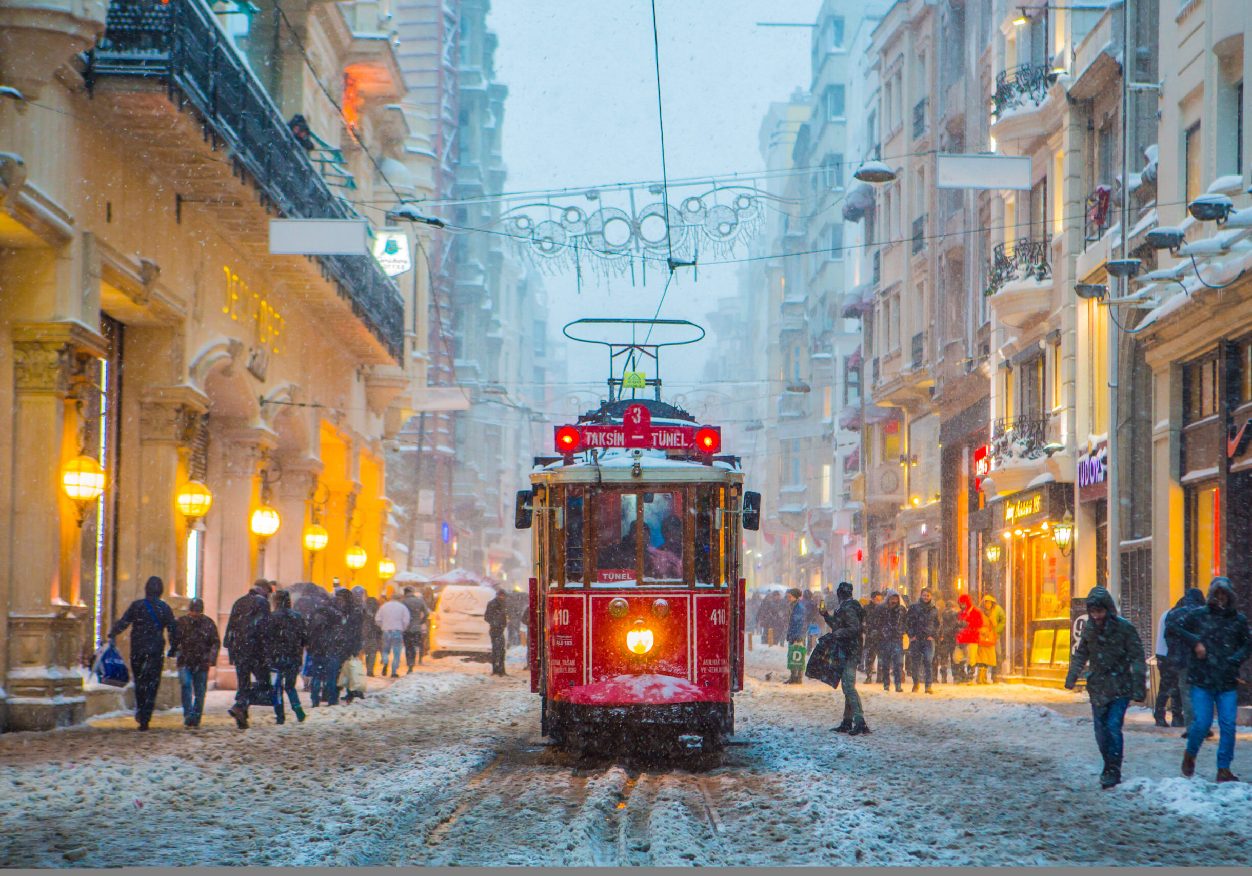Istanbul,,Turkey,-,January,7,,2017:,Snowy,Day,In,Taksim,